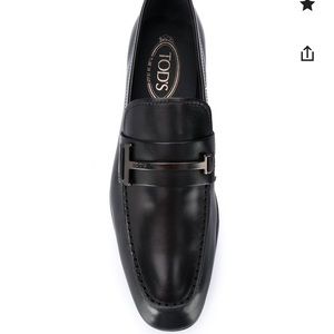 Tod’s leather loafer